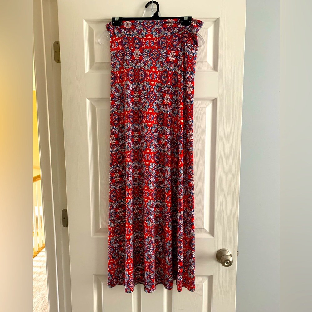 Gilli size M red paisley pattern long skirt